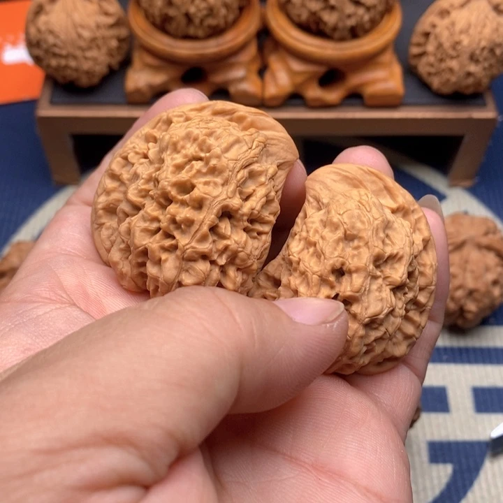 文玩核桃吊坠幕**手座山雕