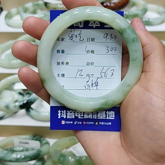 爱****透闪石-蛇纹石玉未镶嵌手镯
