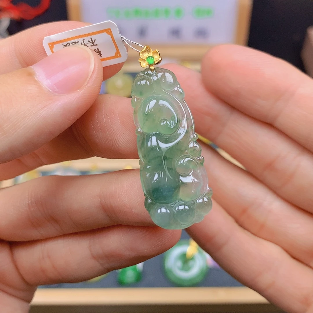 翡翠18K金镶嵌颈饰翡翠