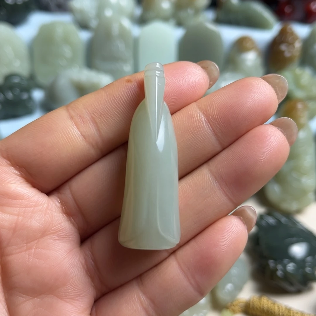 浅***颜和田玉未镶嵌挂件