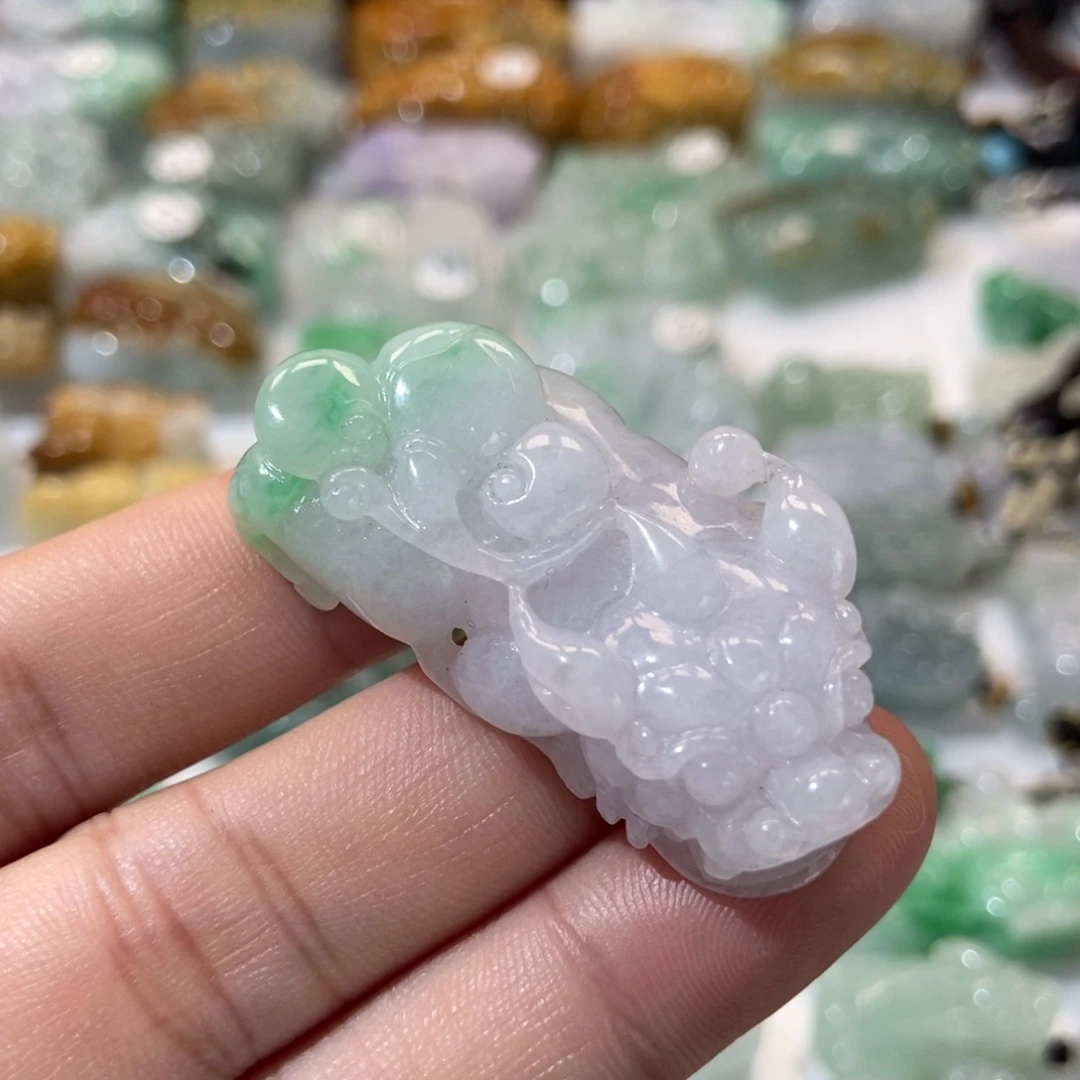 翡翠未镶嵌颈饰貔貅