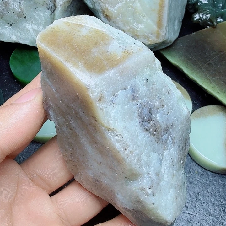 未镶嵌和田玉（糖玉）珠宝奇石