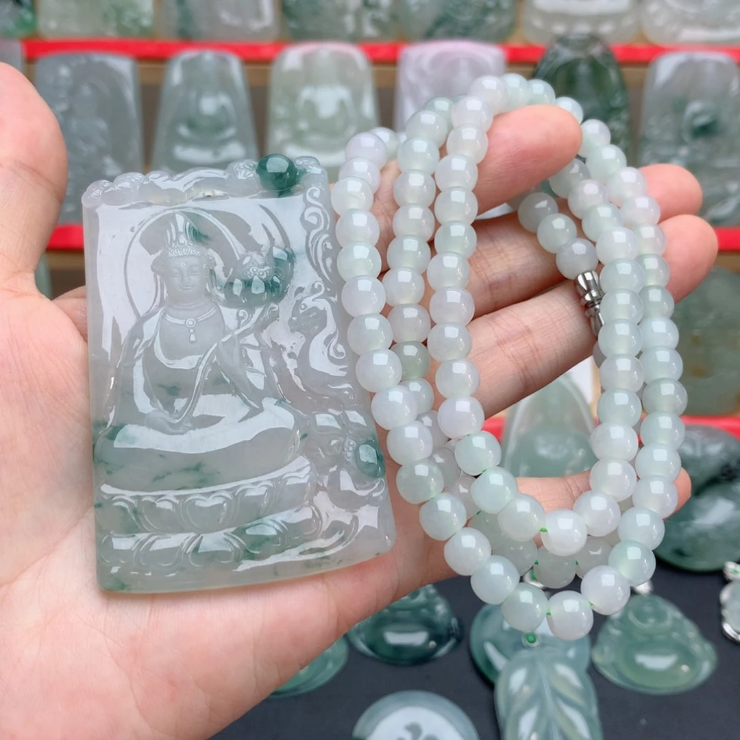 翡翠未镶嵌颈饰万****。大势至