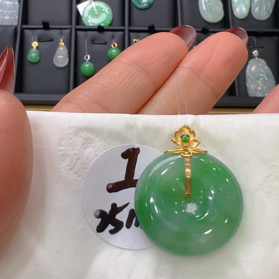 翡翠18K金镶嵌颈饰