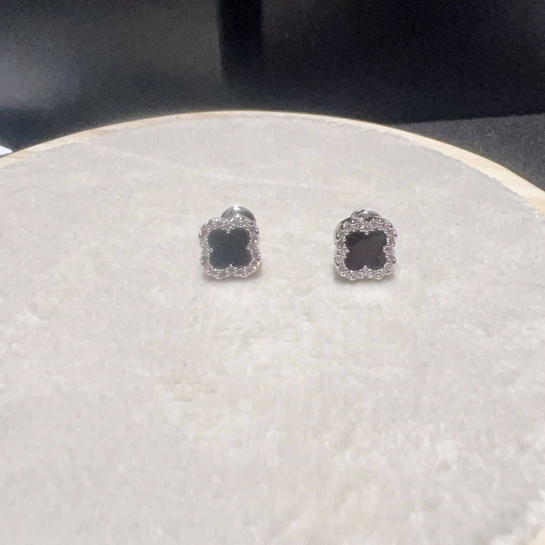 铜合金耳饰 四叶草精致镶嵌黑色轻奢气质经典款迷你版