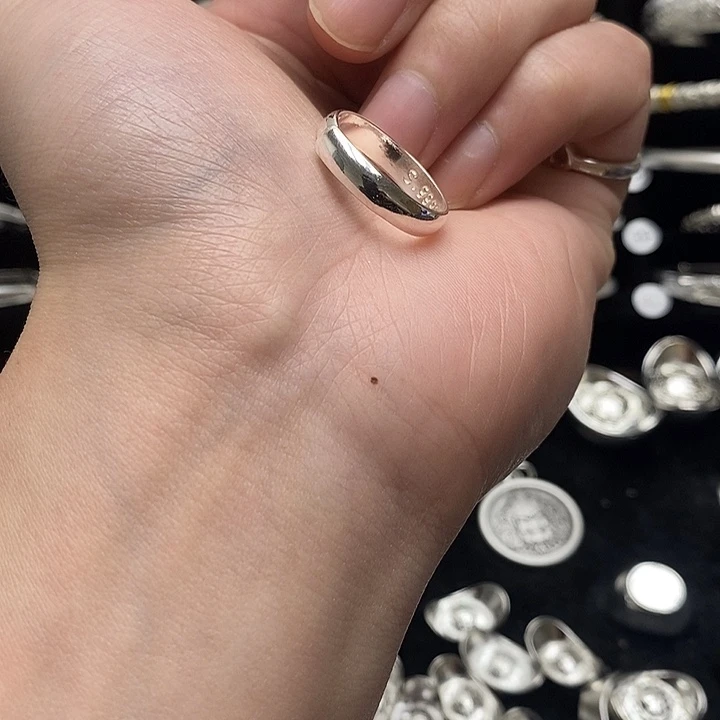 足银玻璃泥鳅背戒指