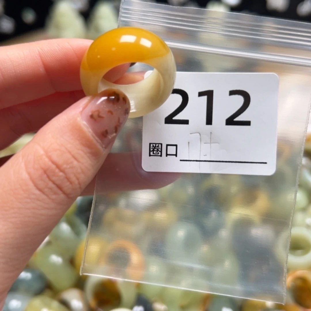 吴***业蛇纹石玉未镶嵌戒指