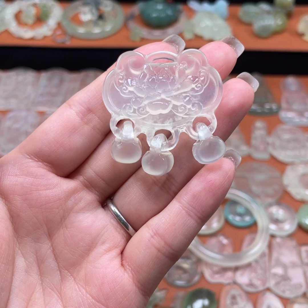 亓***呀蛇纹石玉未镶嵌颈饰