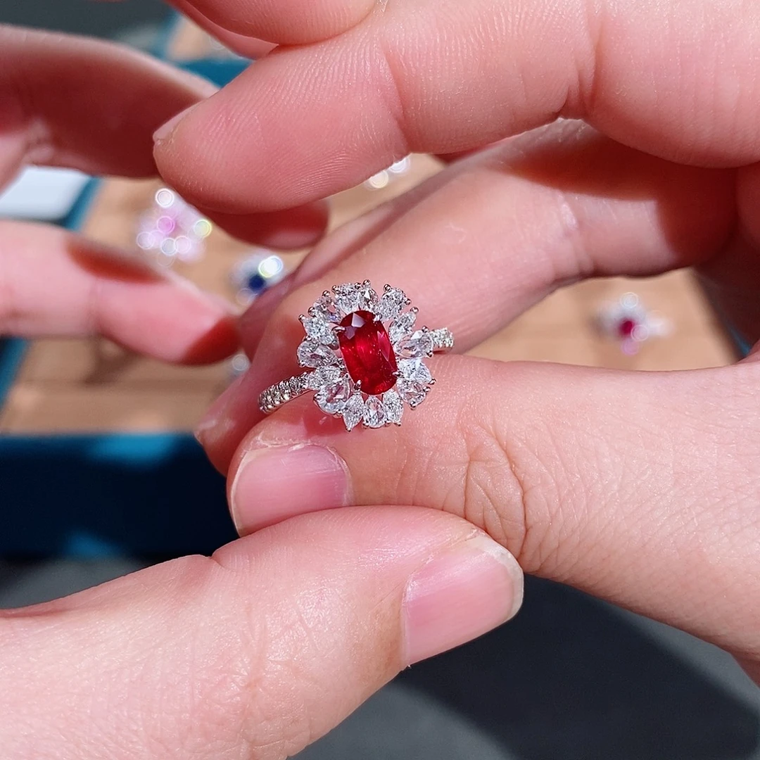 18K金镶嵌戒指红宝石吉尔德无烧鸽血红1.12ct