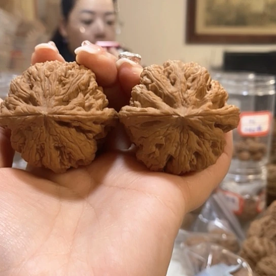 文玩核桃吊坠天**和48大粗筋有黄尖