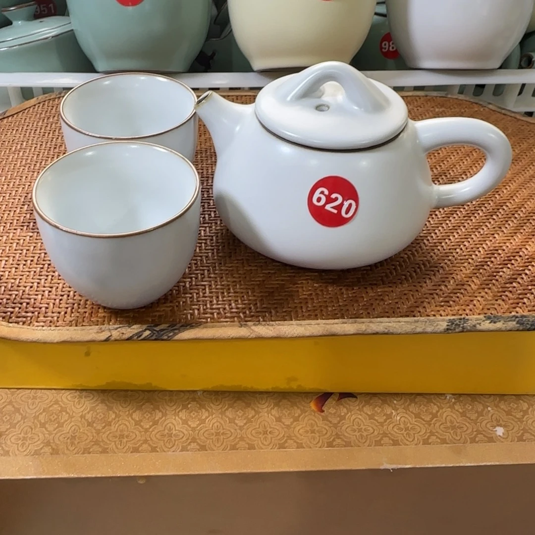 瓷片开播见面礼，小微瑕。