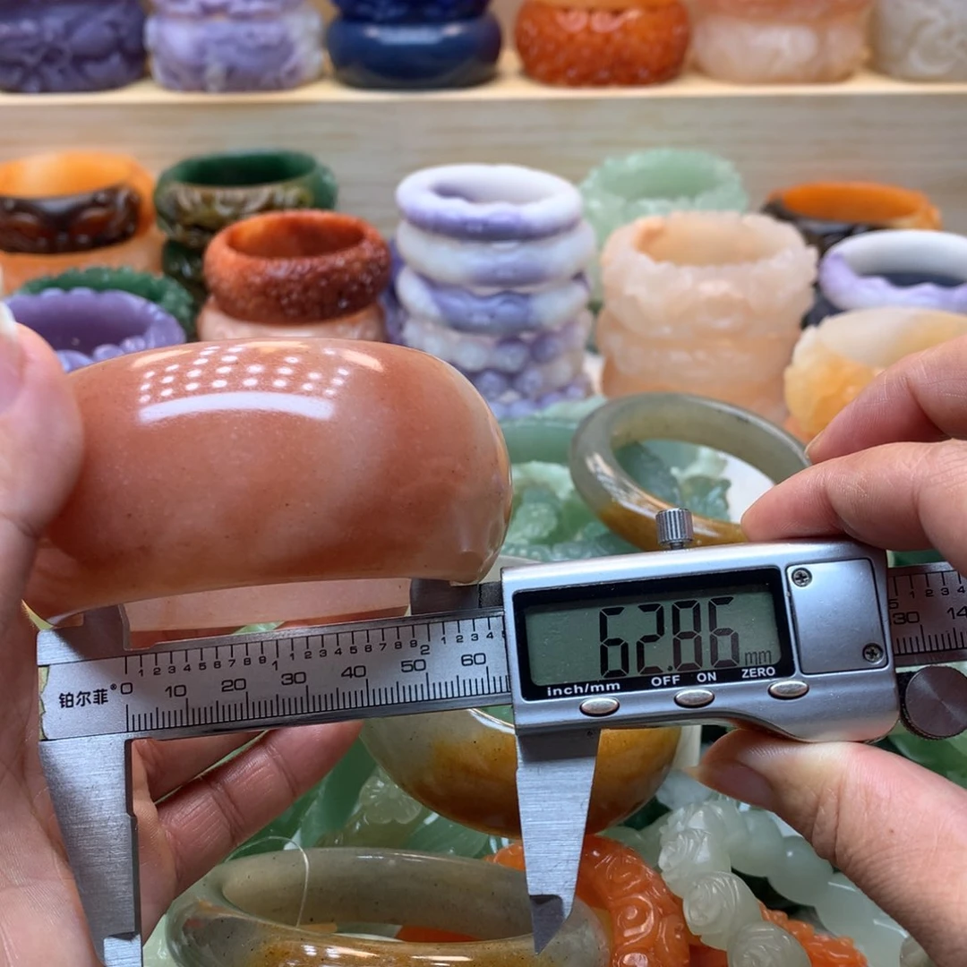 未镶嵌手镯石英质玉