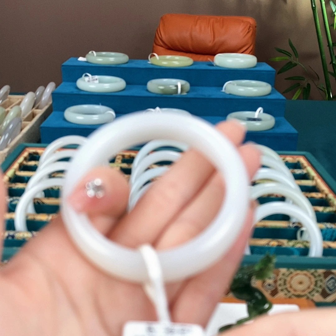 和田玉未镶嵌手镯2109