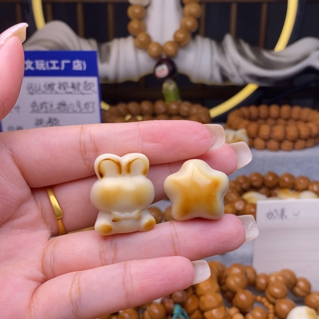 ᖭ***✾非金属皮质配饰两个