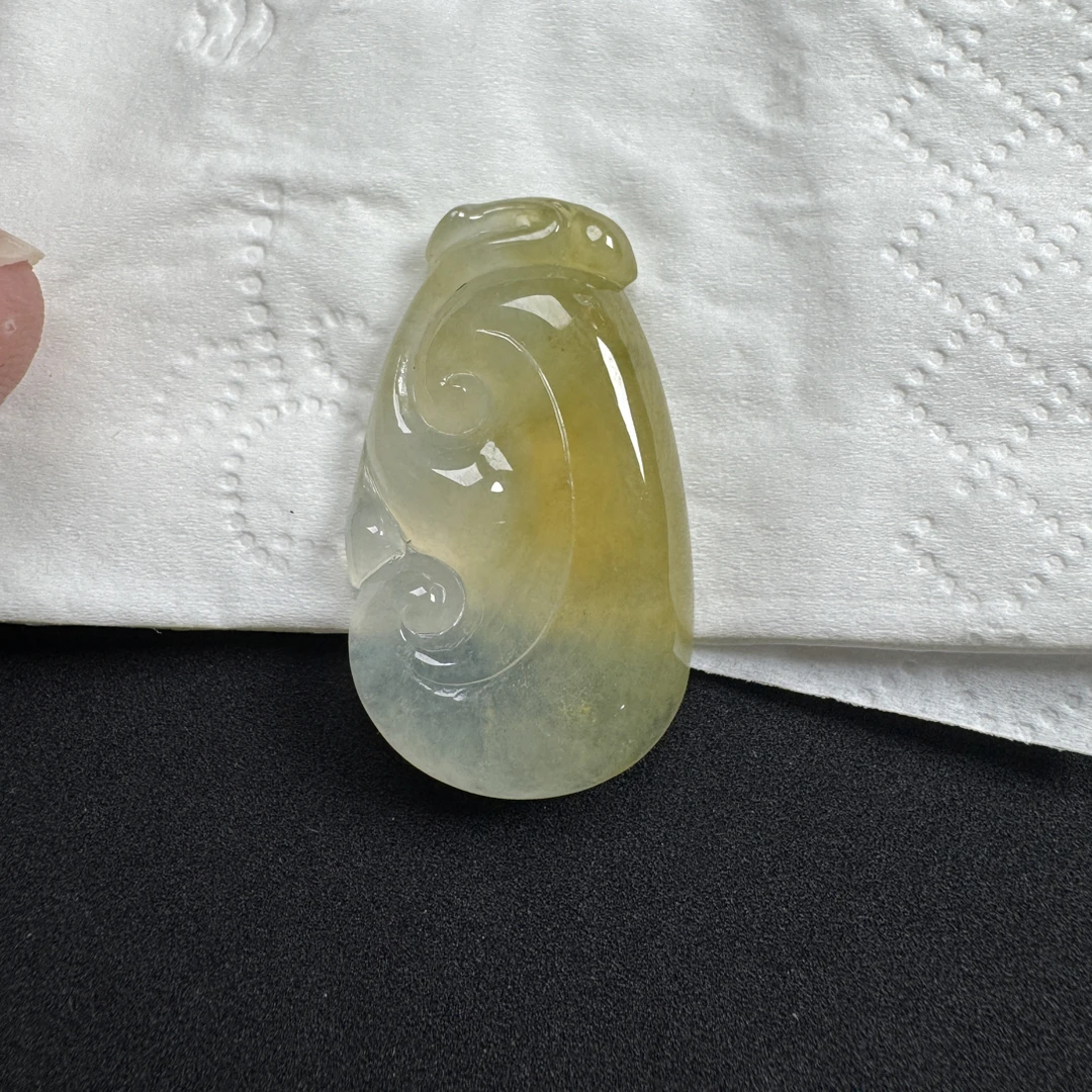 缅甸A货翡翠如意吊坠