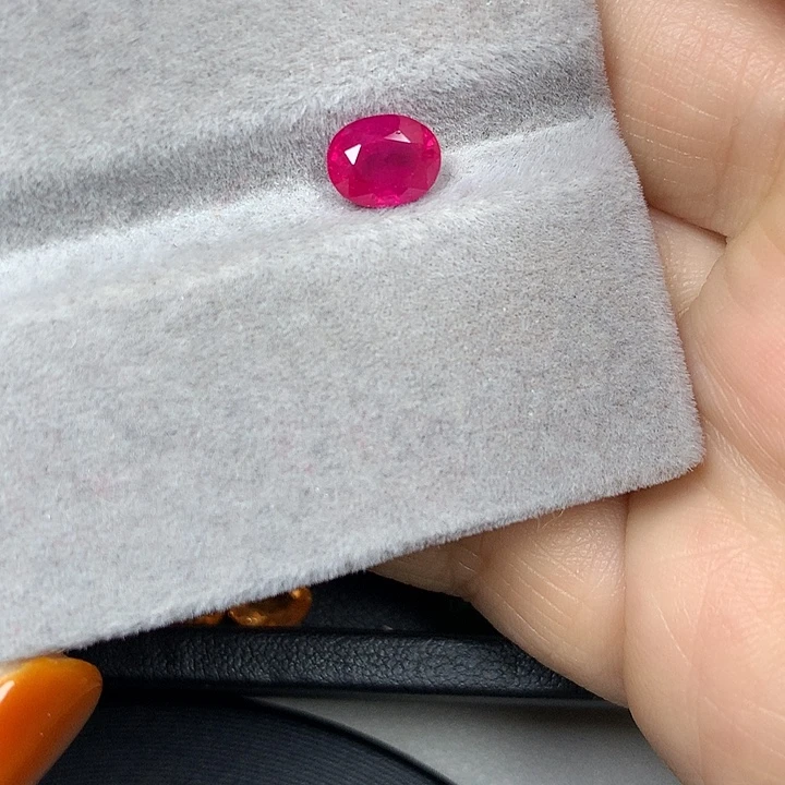 红宝石裸石1.72ct缅甸鸽血红红宝石