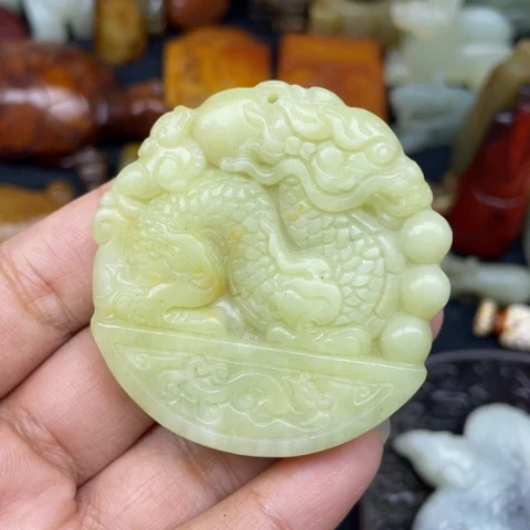 蛇纹石玉未镶嵌颈饰75