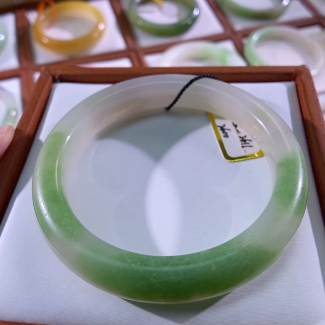 【闪购商品】未镶嵌手镯和田玉（翠青玉）