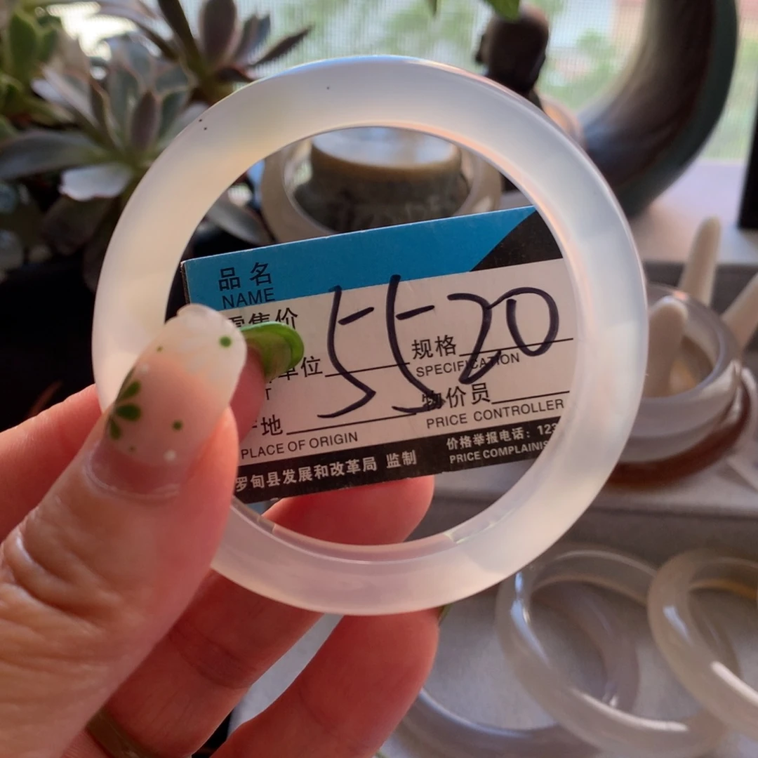 玛瑙/玉髓手镯未镶嵌55