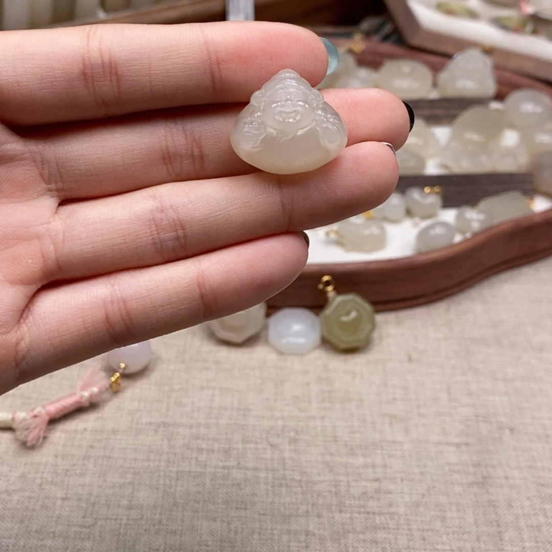 颈饰未镶嵌和田玉财神