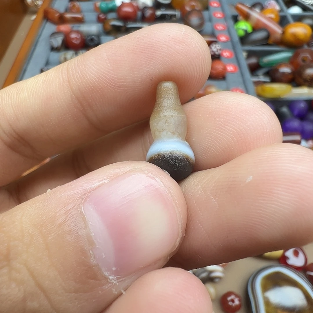 涟***合金玛瑙/玉髓珠宝半成品