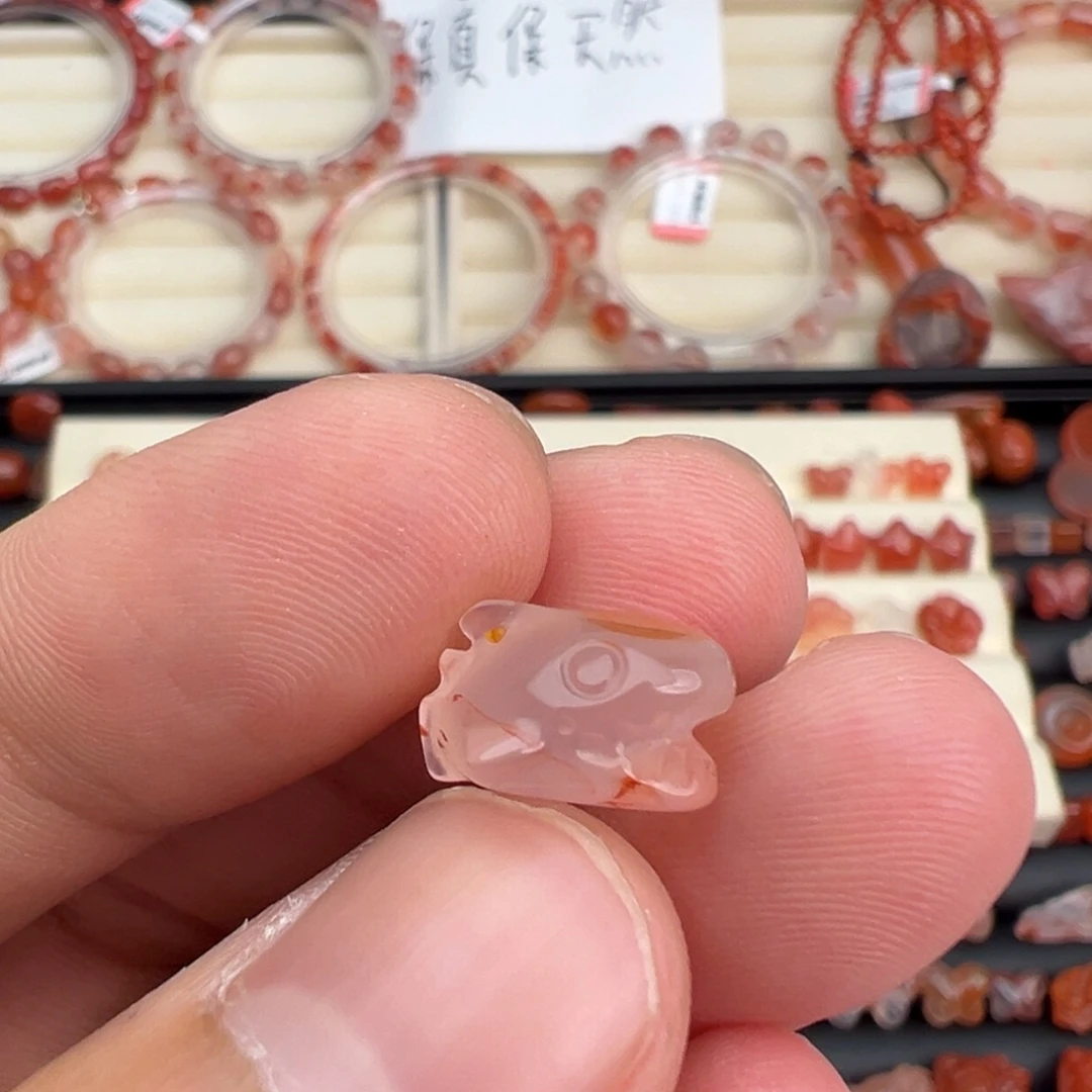 南红玛瑙未镶嵌川料鲨鱼1