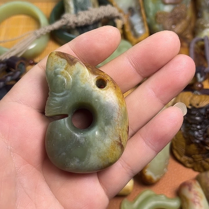 岫岩河磨玉（透闪石质玉）未镶嵌颈饰