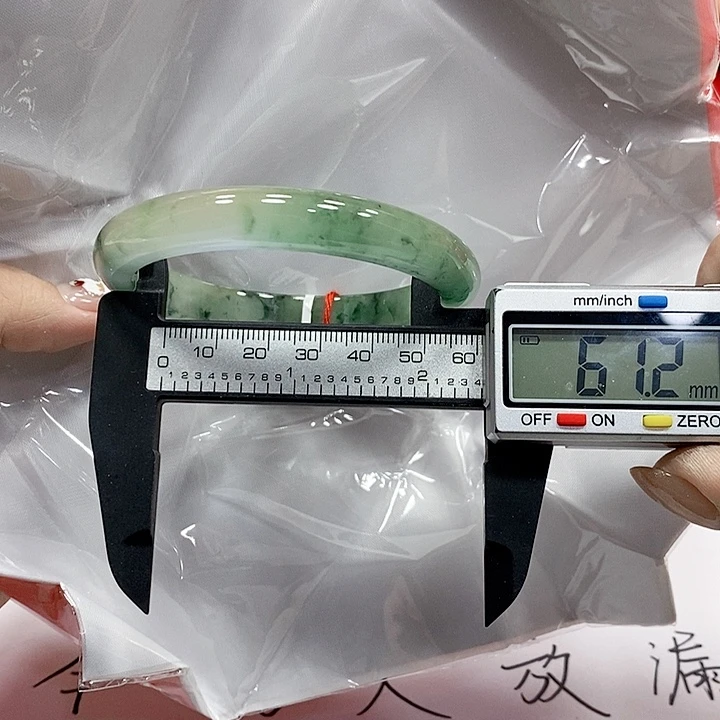 金***姐翡翠手镯未镶嵌83。 库存x2=128
