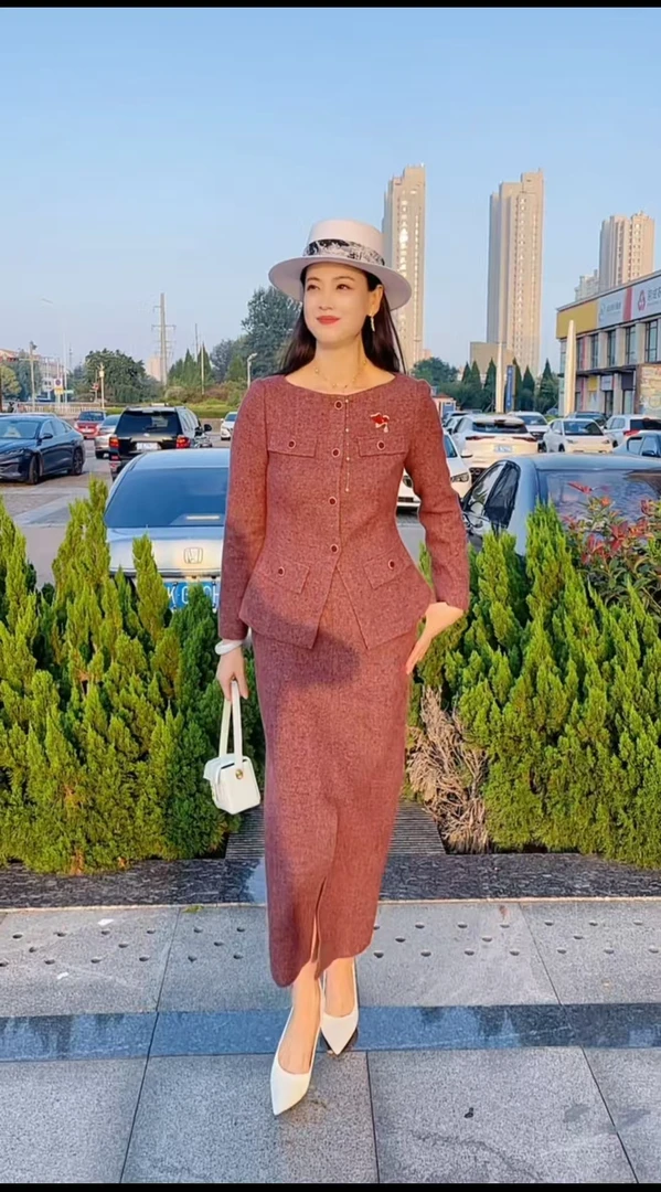 090512深红色外套