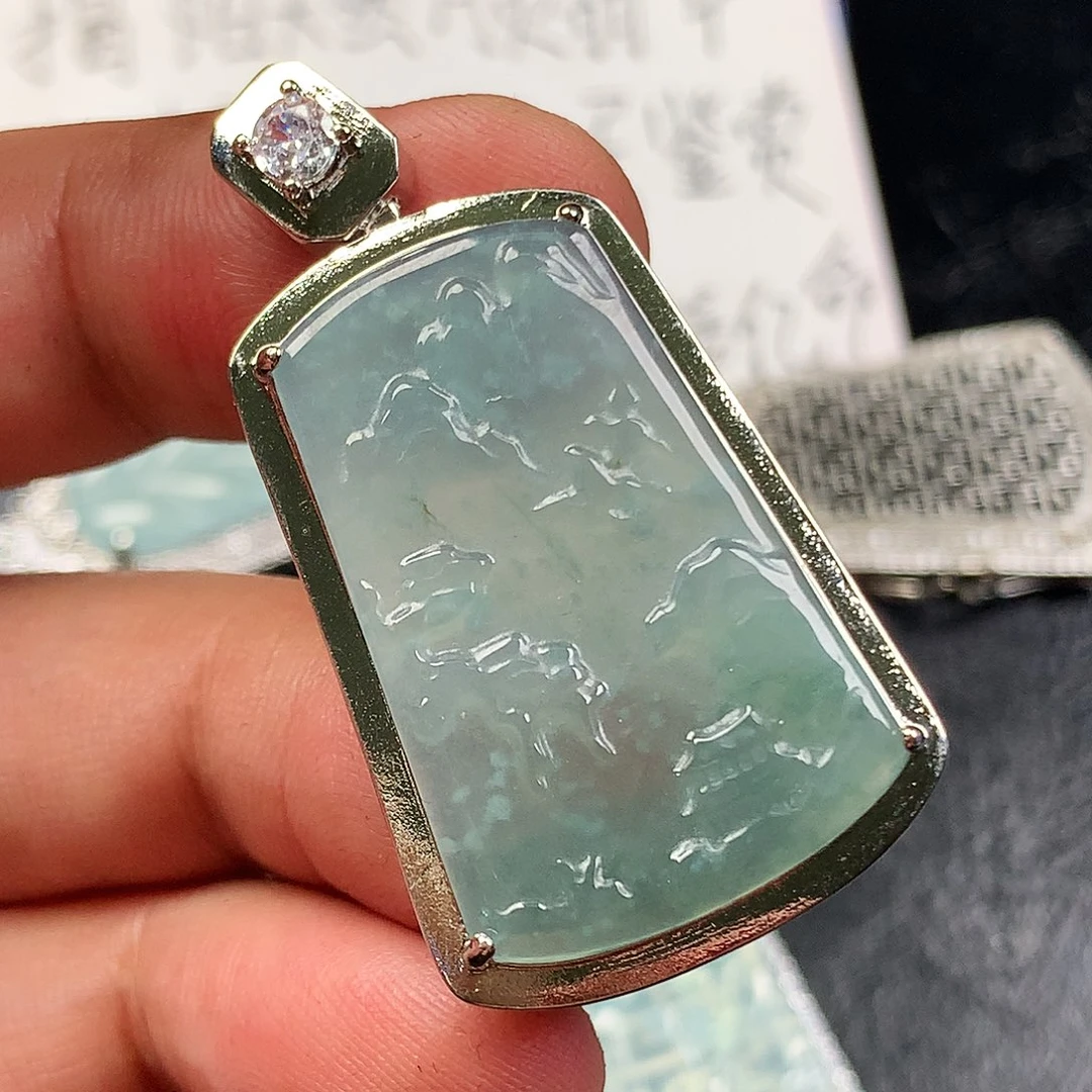 翡翠未镶嵌颈饰山水