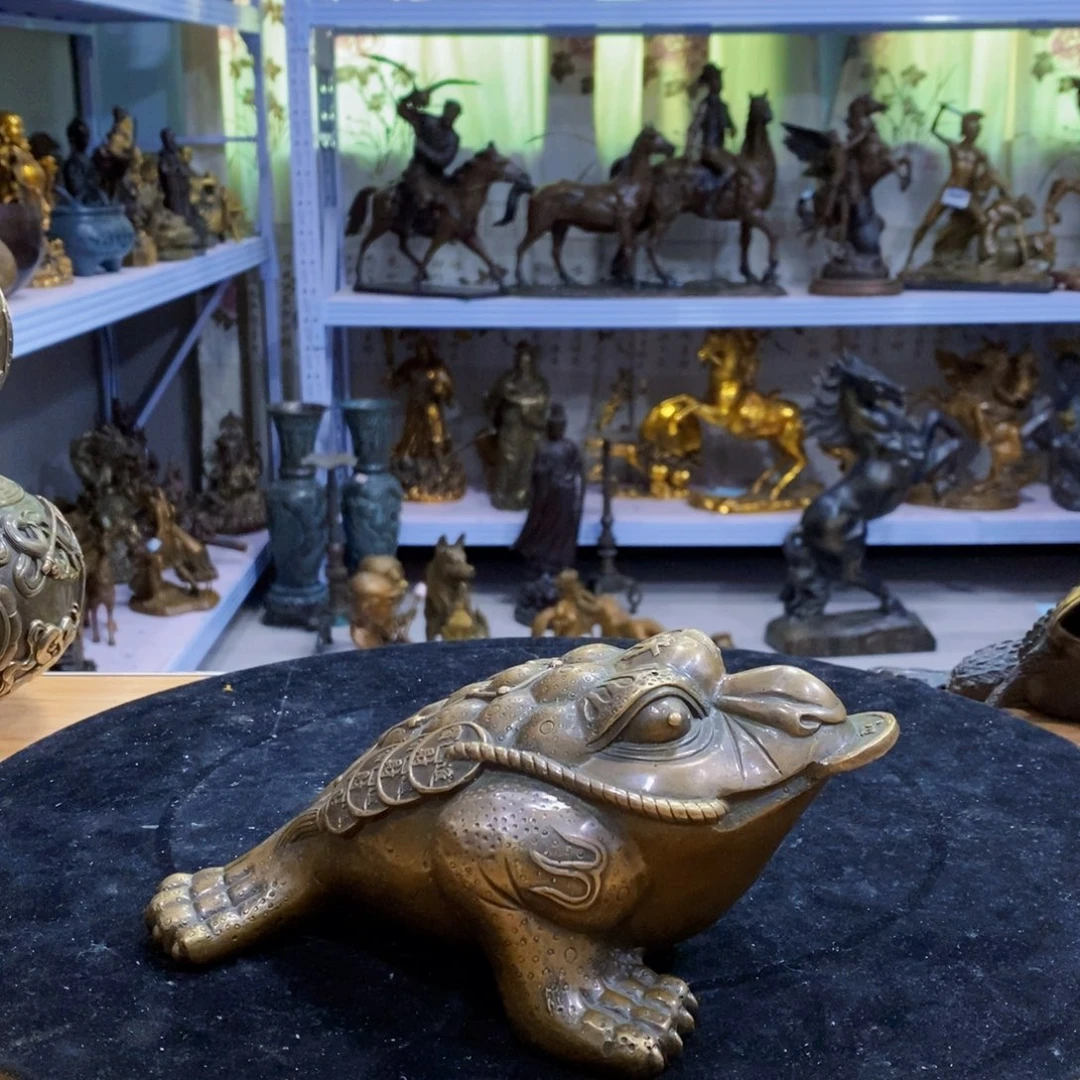 黄铜材质金蟾一个