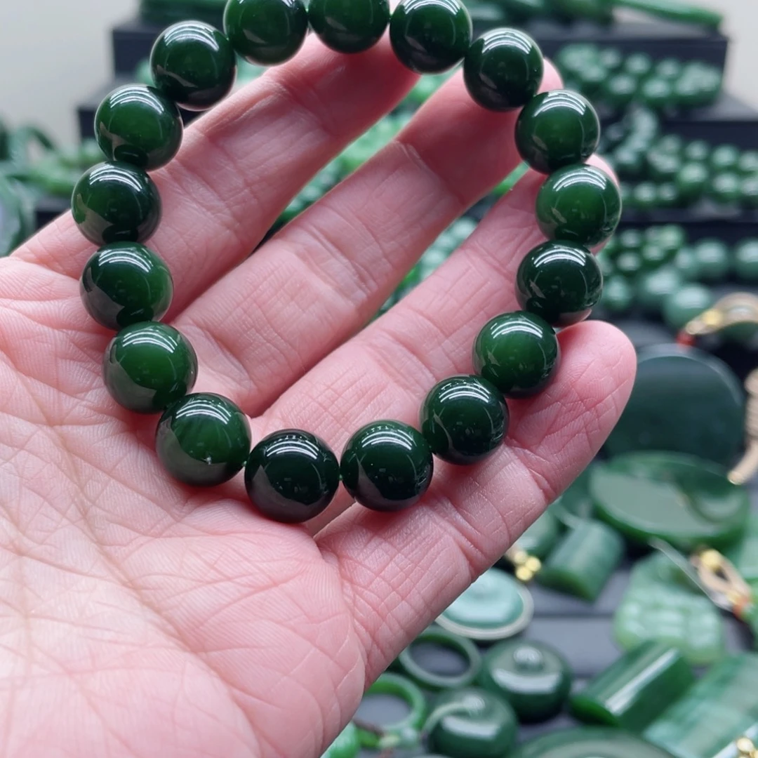 女***姐和田玉（碧玉）未镶嵌手链