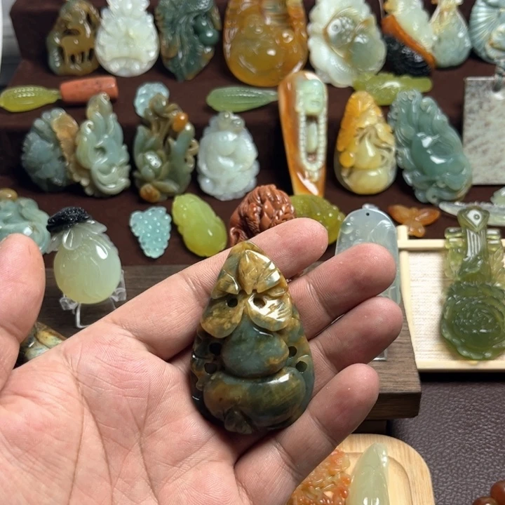 蛇纹石玉合金颈饰