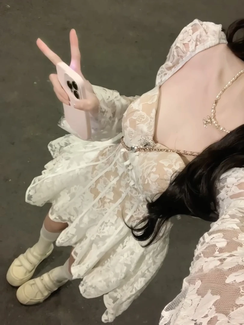 自在风雅 纯欲风气质高级感白色法式方领连衣裙收腰蕾丝蓬蓬短裙