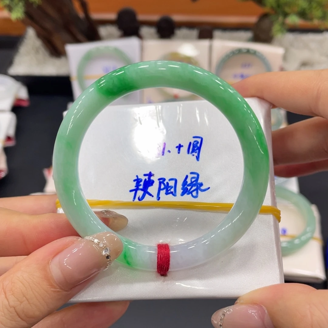 未镶嵌手镯（圆镯）翡翠缅甸翡翠手镯