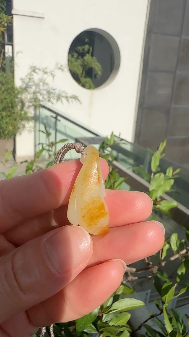 精品和田籽料《玉兰花》苏工雕刻