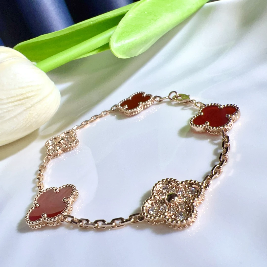 18K玫瑰金红玛瑙间钻3+2花花手链