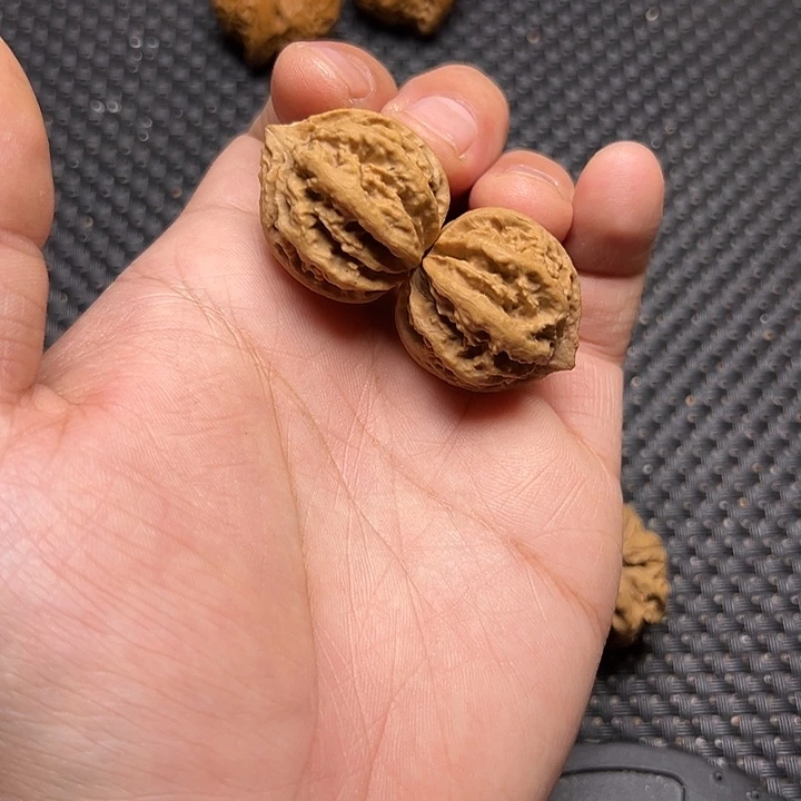 文玩核桃吊坠霸王龙