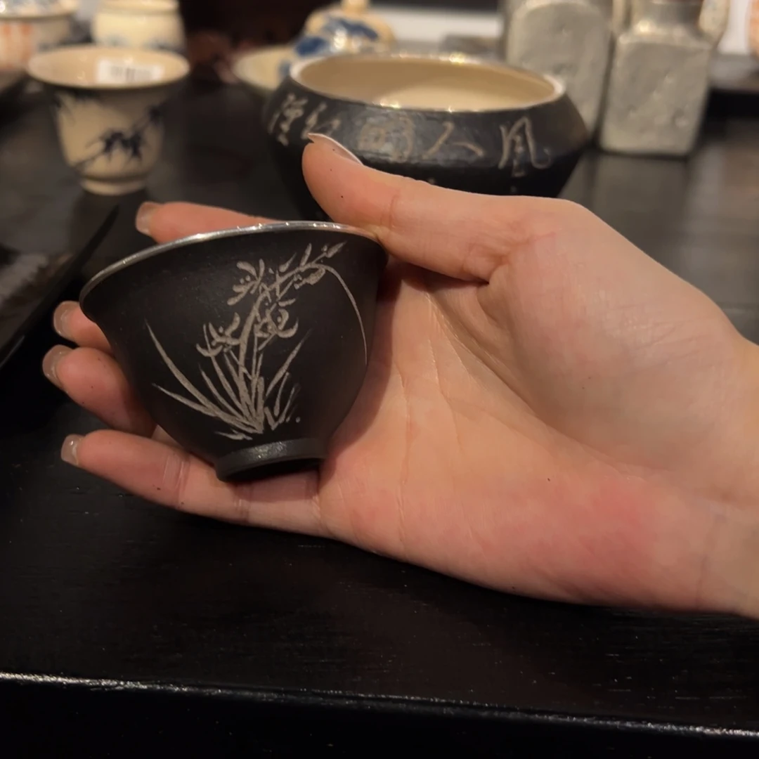 陶瓷。     陶瓷。