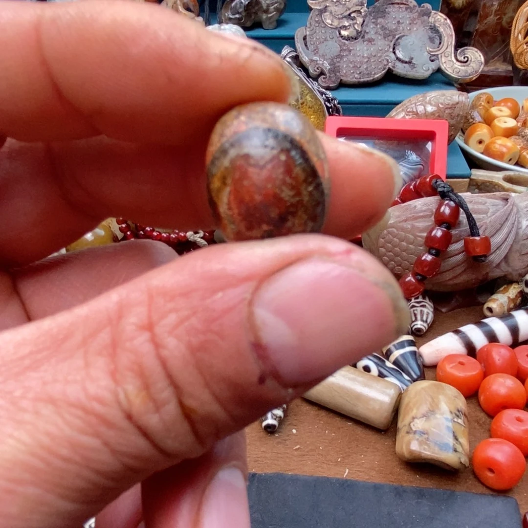 DIY琉璃珠子的颜色是蓝色的还是