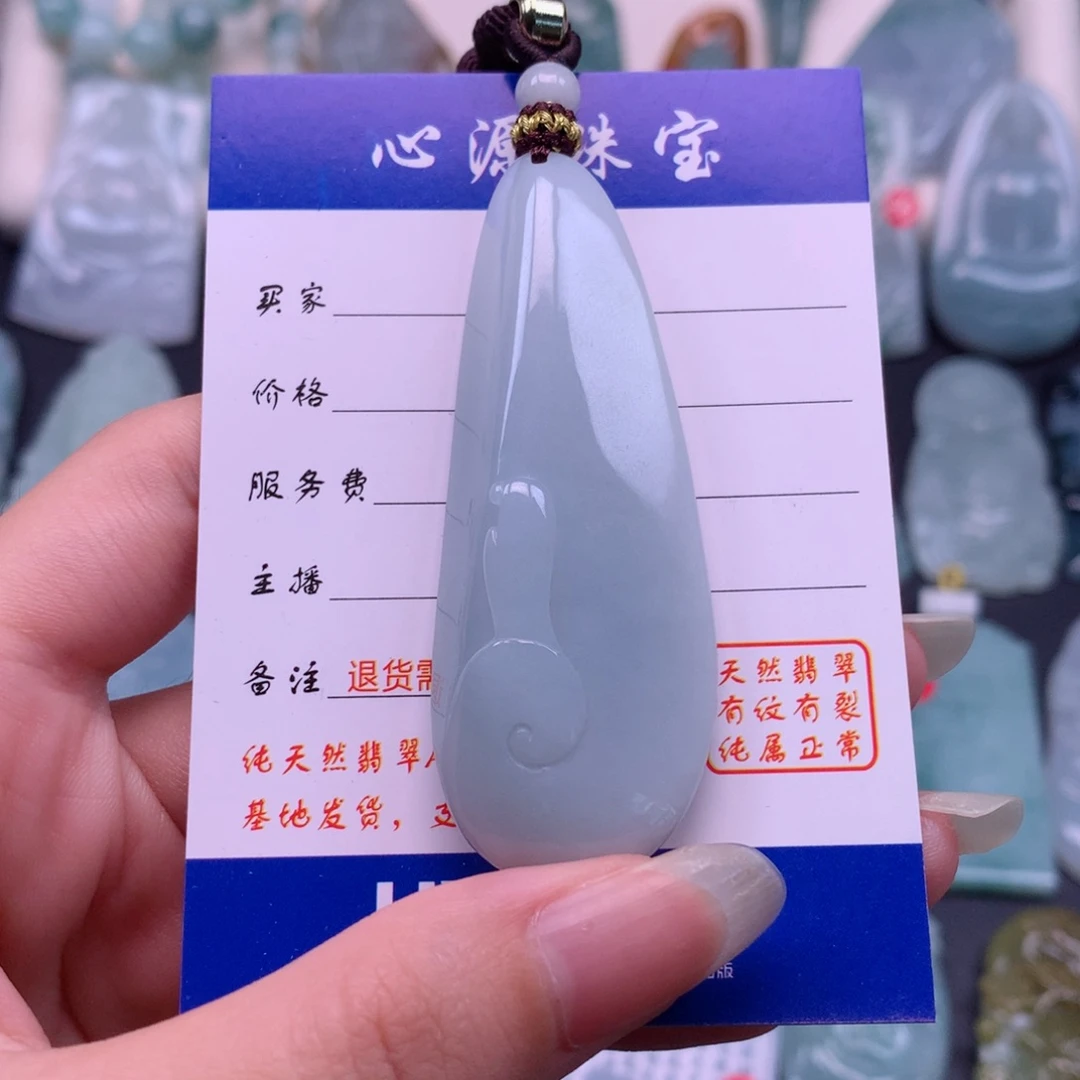 翡翠未镶嵌颈饰悟道