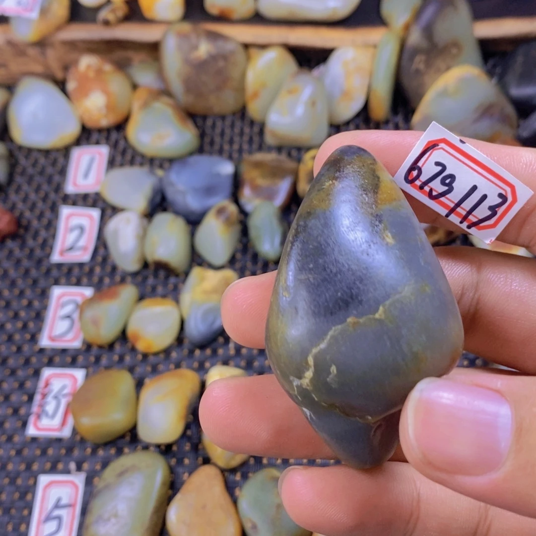 颈饰未镶嵌和田玉（糖玉）