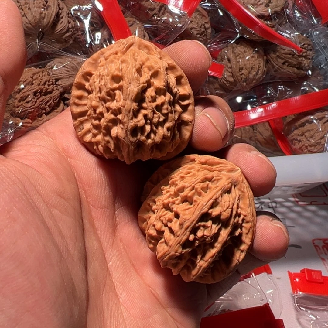 文玩核桃，大白狮子头