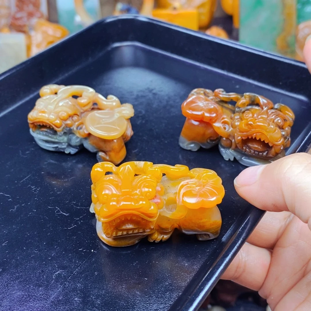 石英质玉（黄龙玉）未镶嵌颈饰