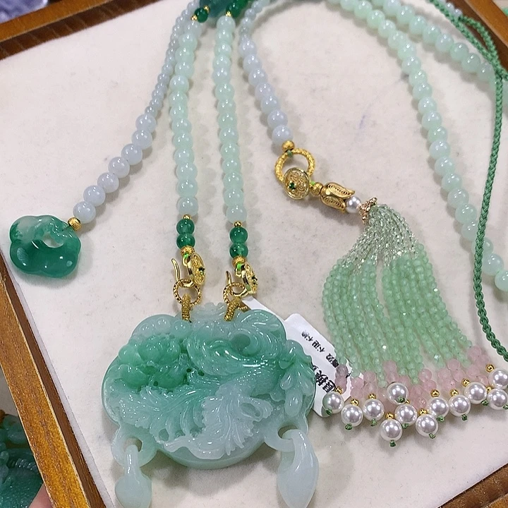 翡翠未镶嵌颈饰翡翠吊坠