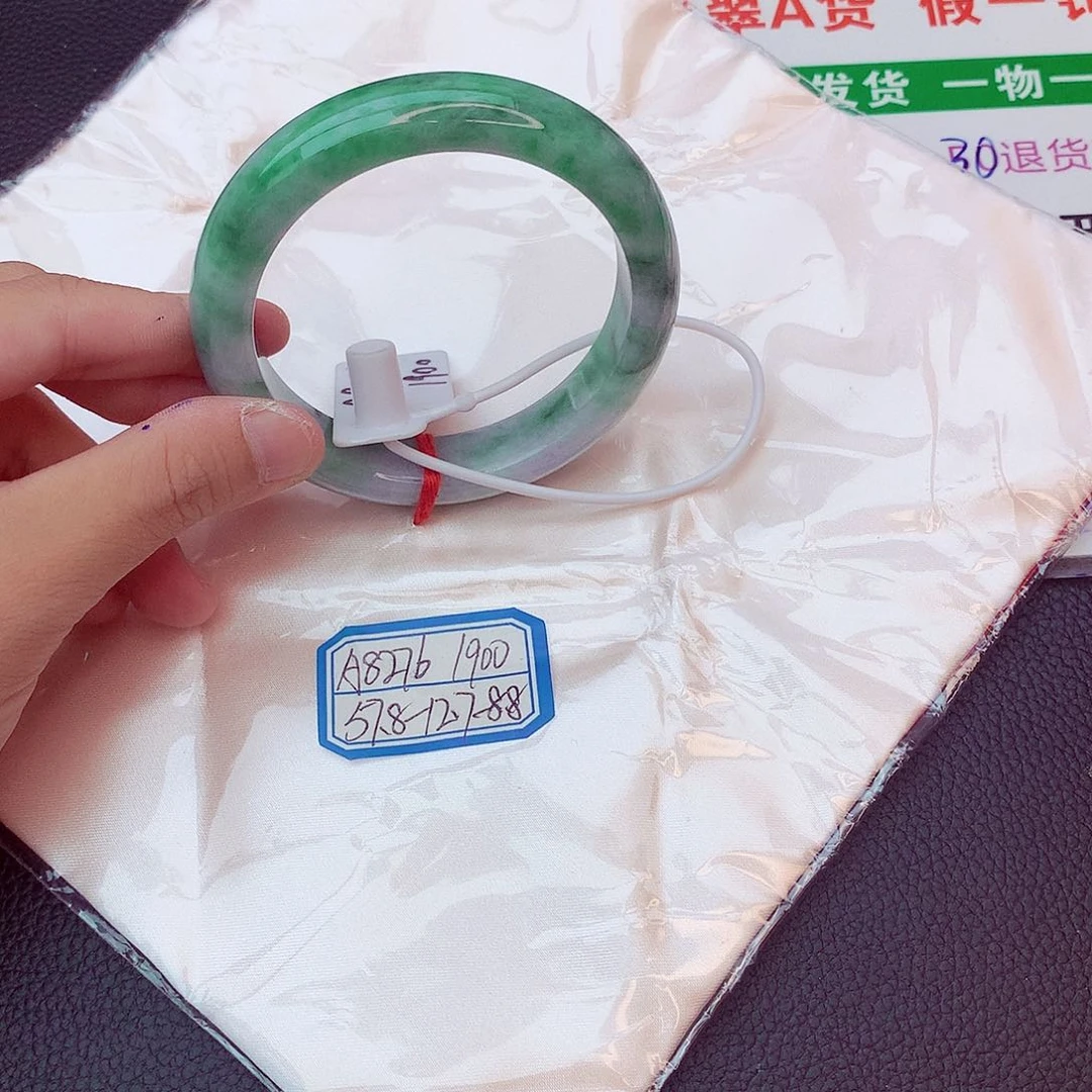 翡翠手镯未镶嵌我