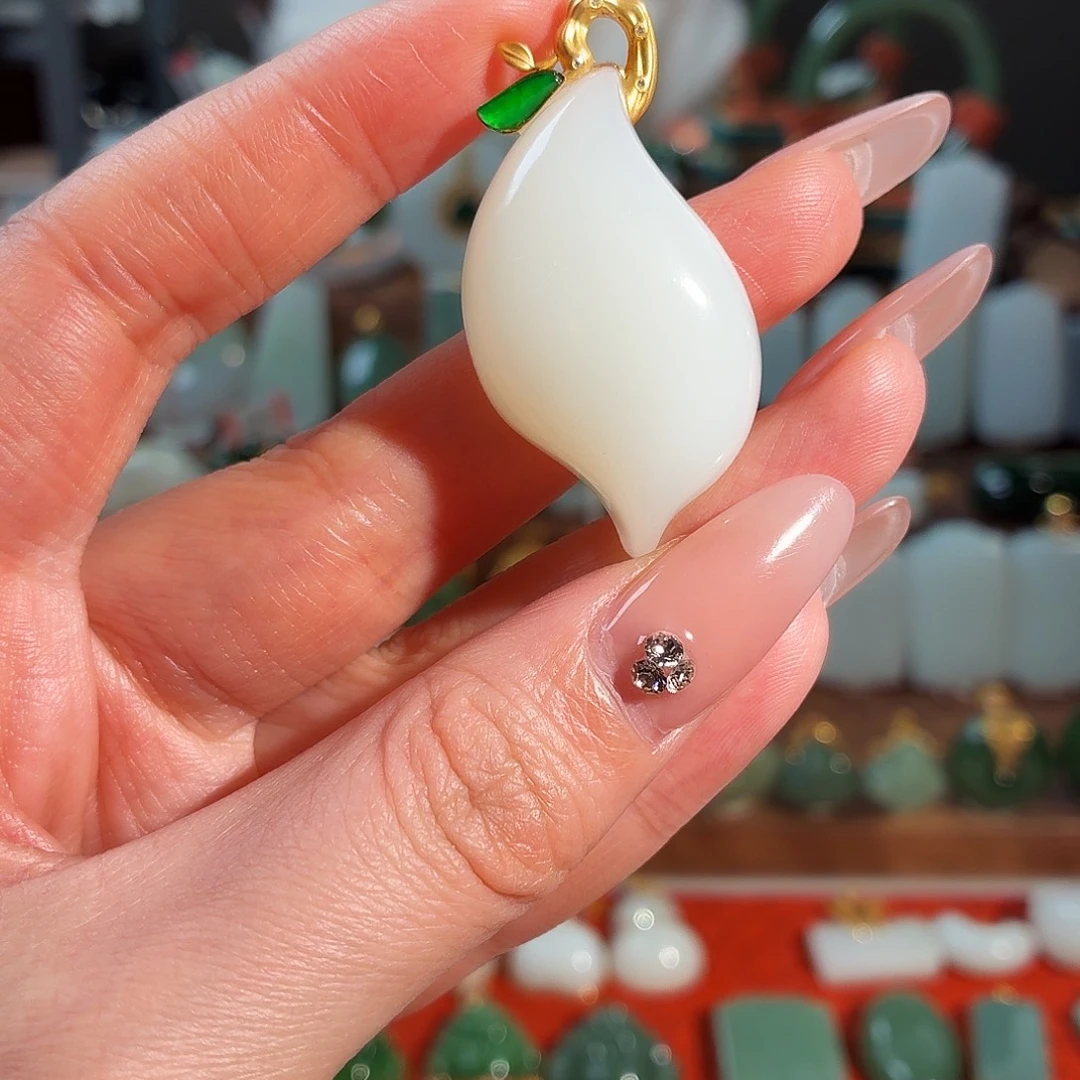 了***了和田玉18K金镶嵌颈饰