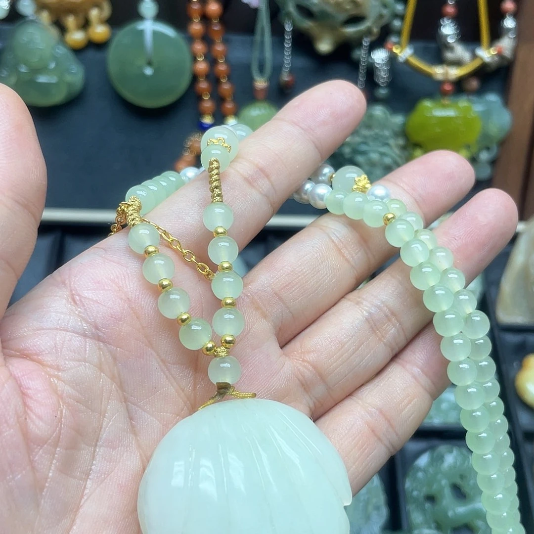 蛇纹石玉未镶嵌颈饰