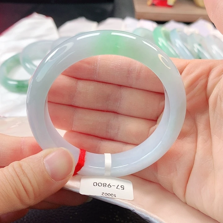 未镶嵌手镯翡翠八****?