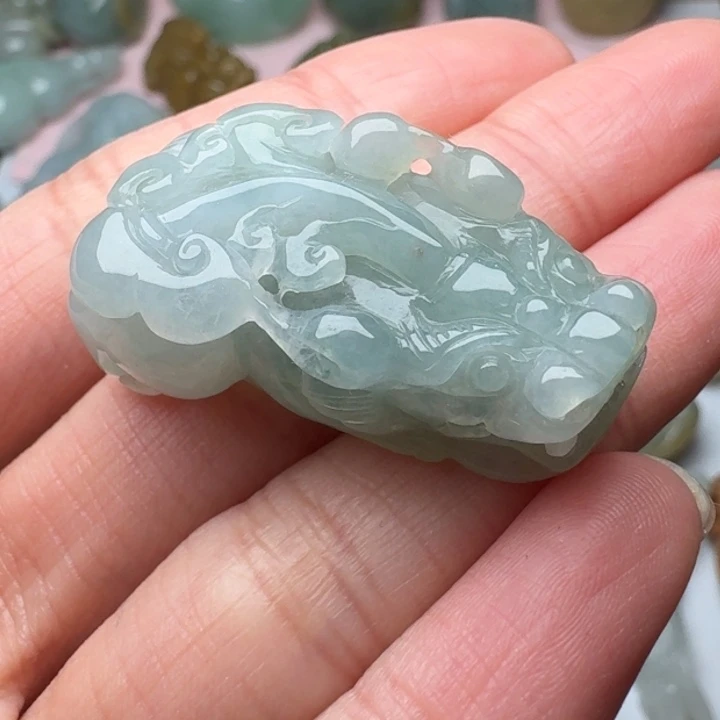 翡翠未镶嵌颈饰貔貅